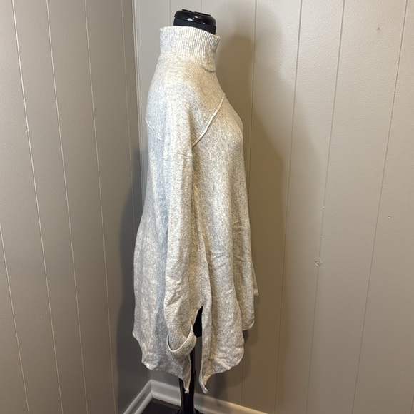Artisan NY Women’s Small Turtleneck Long Sleeve Sweater Knit Sharkbite Hem - Picture 3 of 7